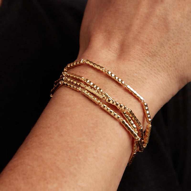 Gold Essentials Wave-Bar link Bracelet